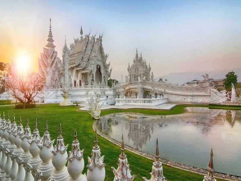 Khám phá chùa Trắng Thái Lan Wat Rong Khun nổi tiếng