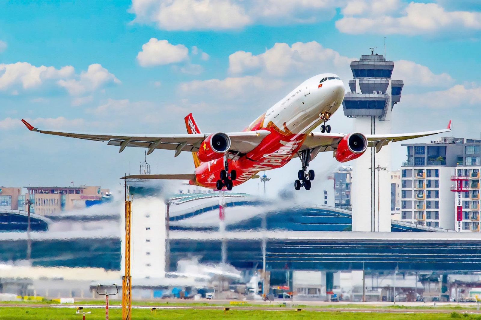 Vietjet mở bán sớm 2,6 triệu vé Tết 2025, giá chỉ từ 890.000 đồng | Vietjet Air
